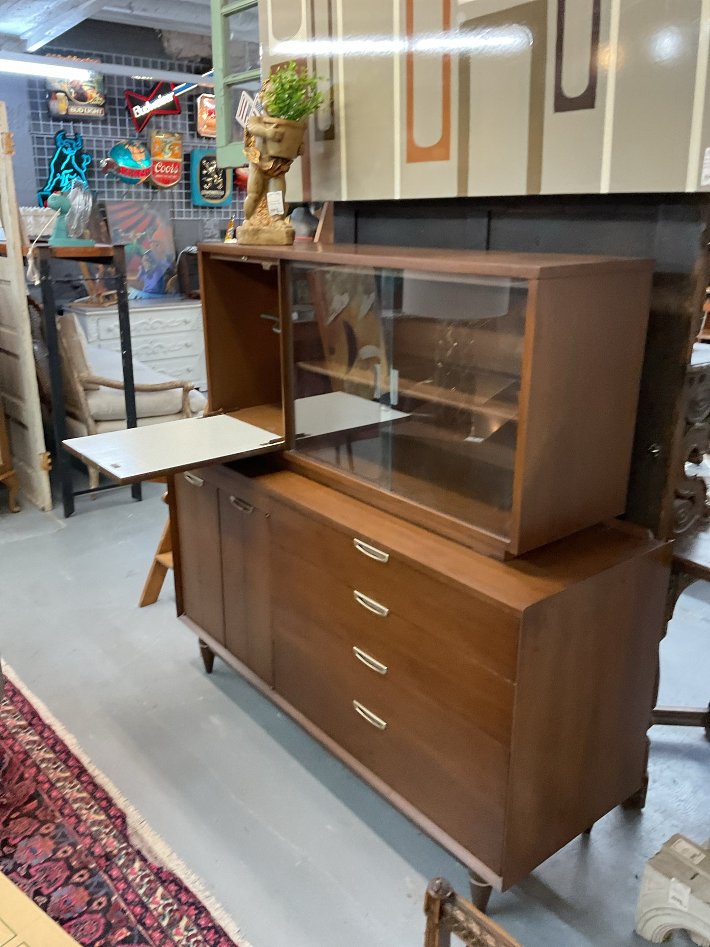 MCM Broyhill Hutch w/Bar