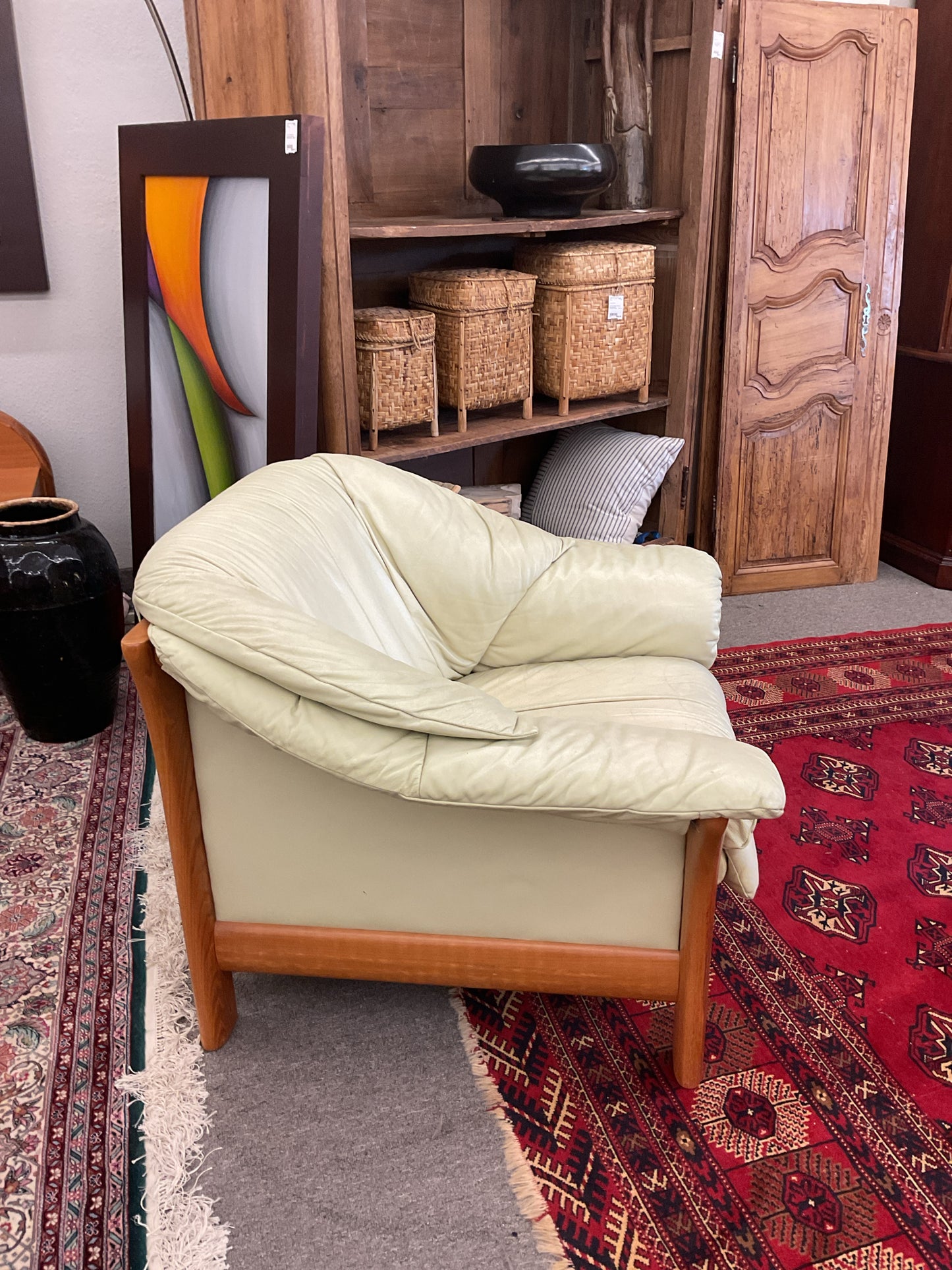 Ekorness Stressless Leather & Wood Chair 39"W,36"D, 39"W