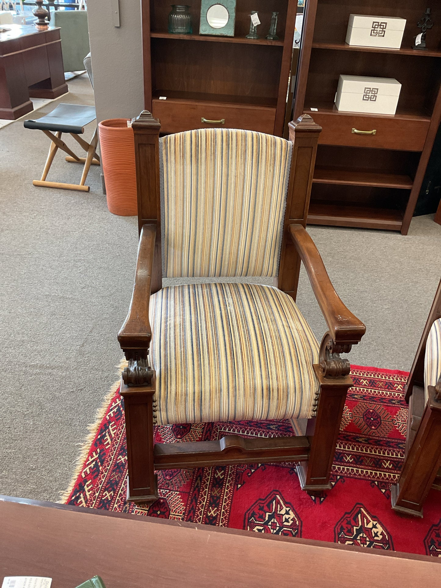 Throne Chair