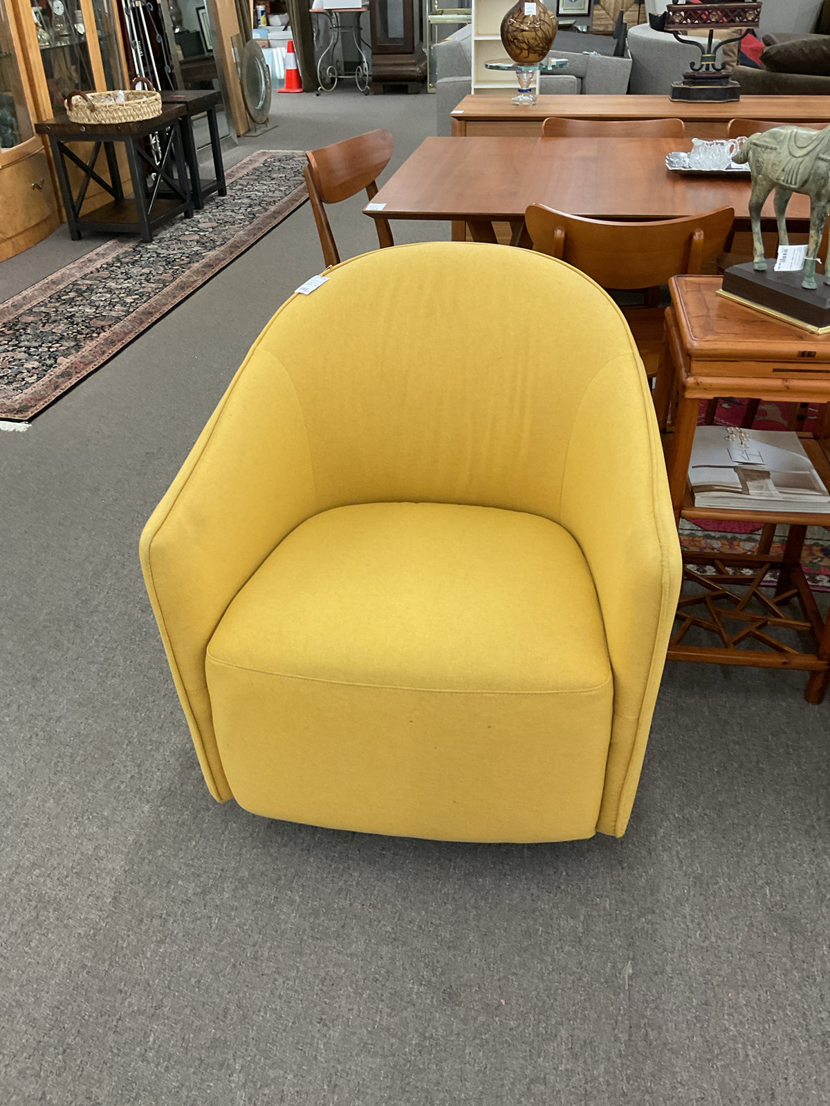 Scandinavian Design Swivel Club Chair