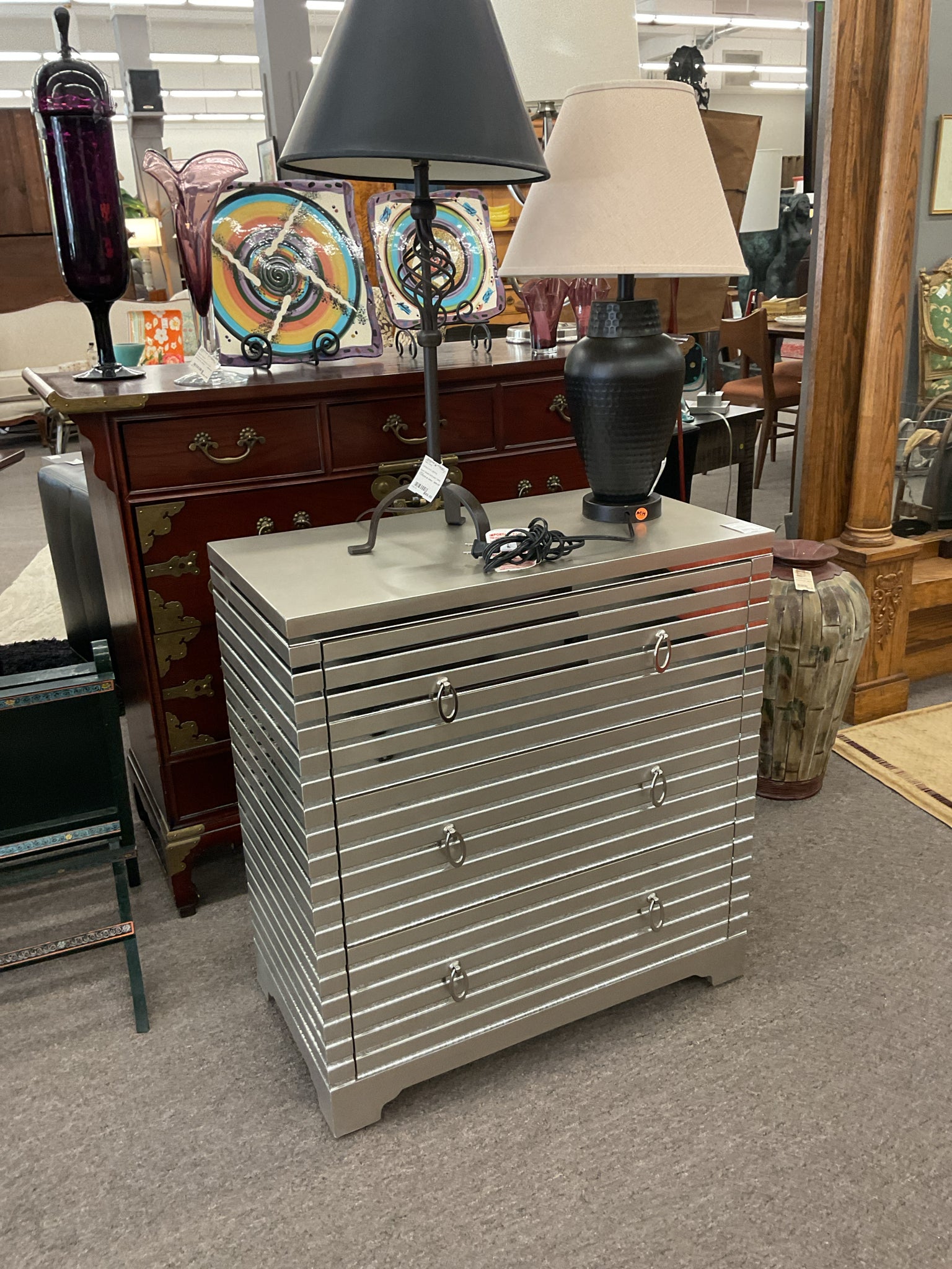 Mirrored 3-Drawer Dresser 30