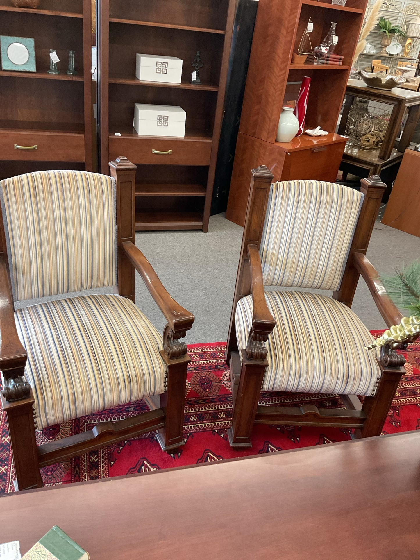 Throne Chair