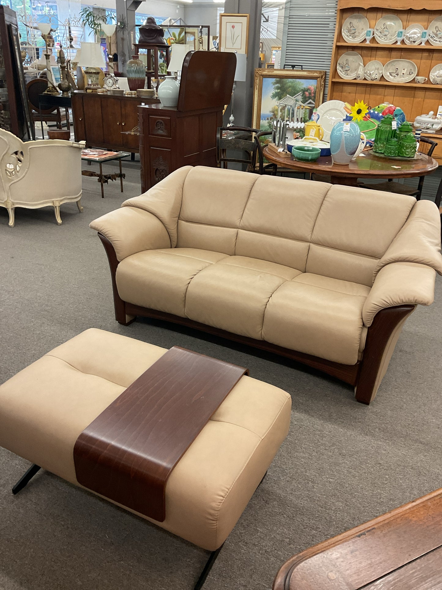Ekorness Stressless Leather Oslo Loveseat & Ottoman 70"L,36"D,32"H