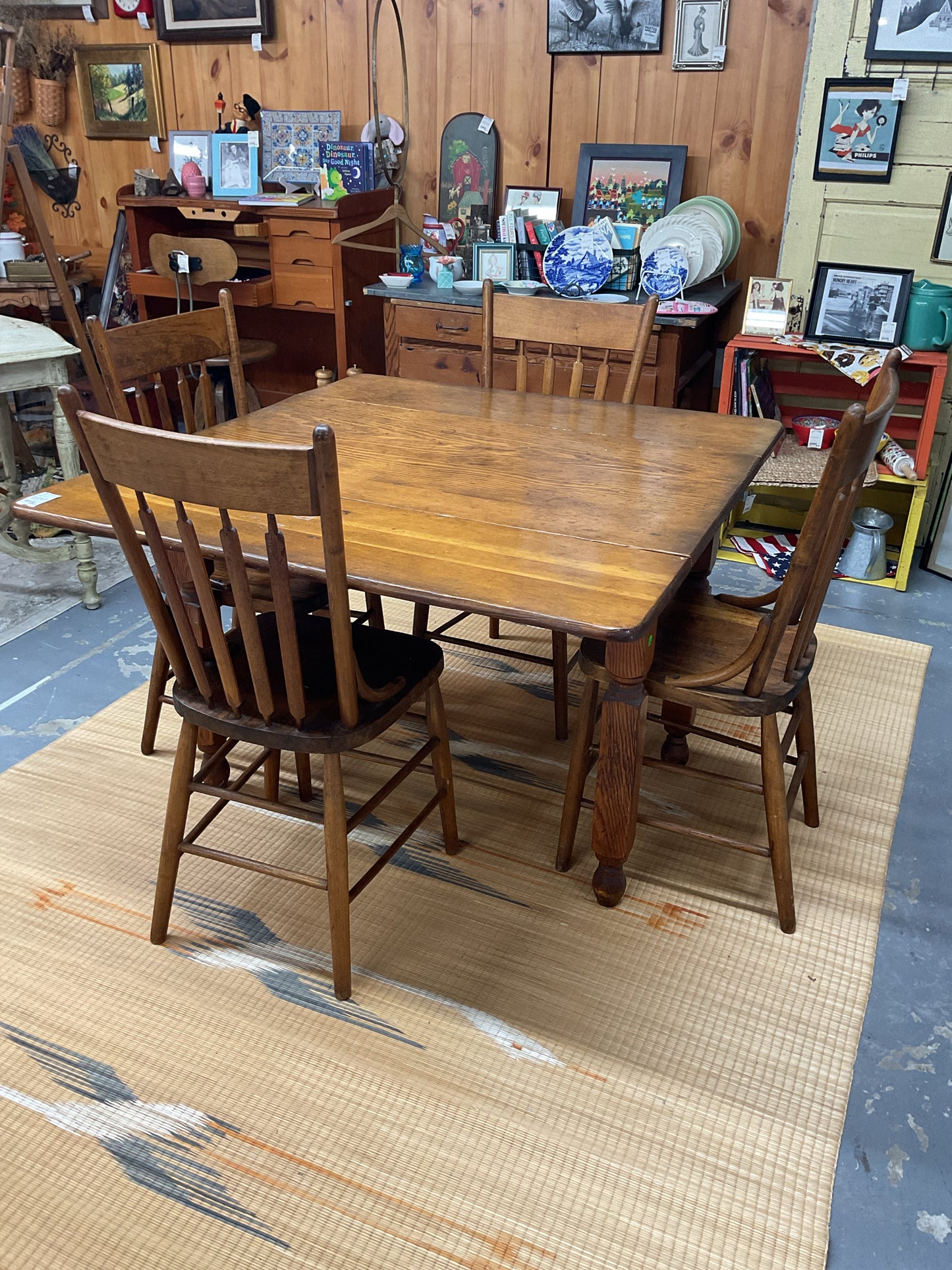 Early American Drop Leaf Pine Table and Chairs (4)