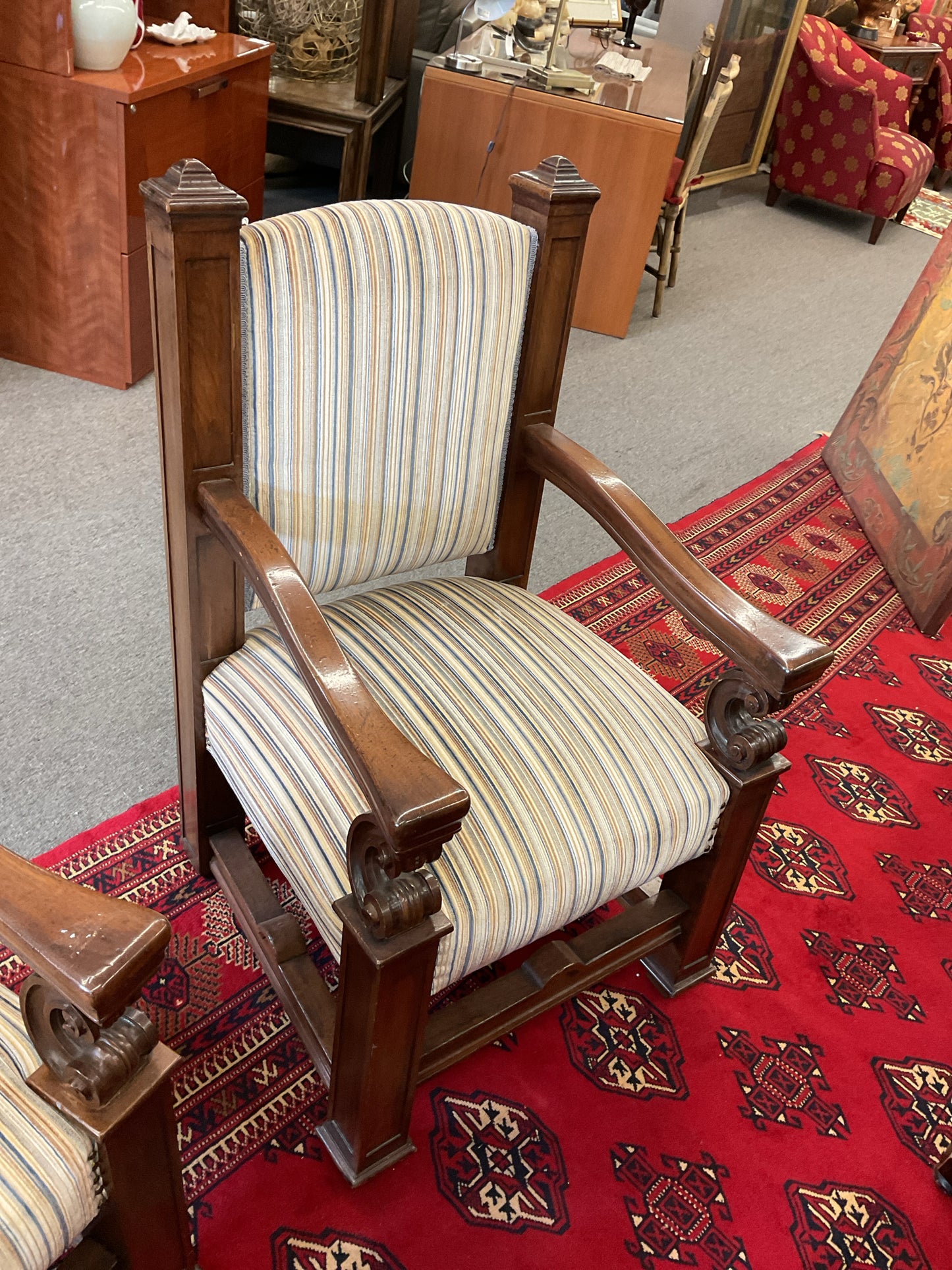 Throne Chair