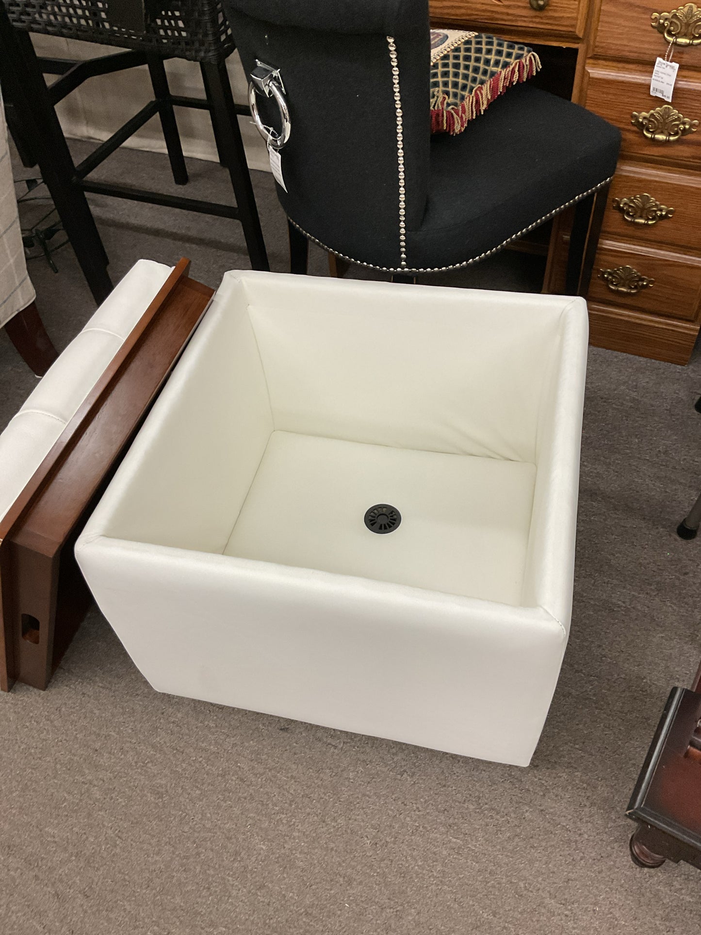 Leo storage Ottoman by LazyBoy