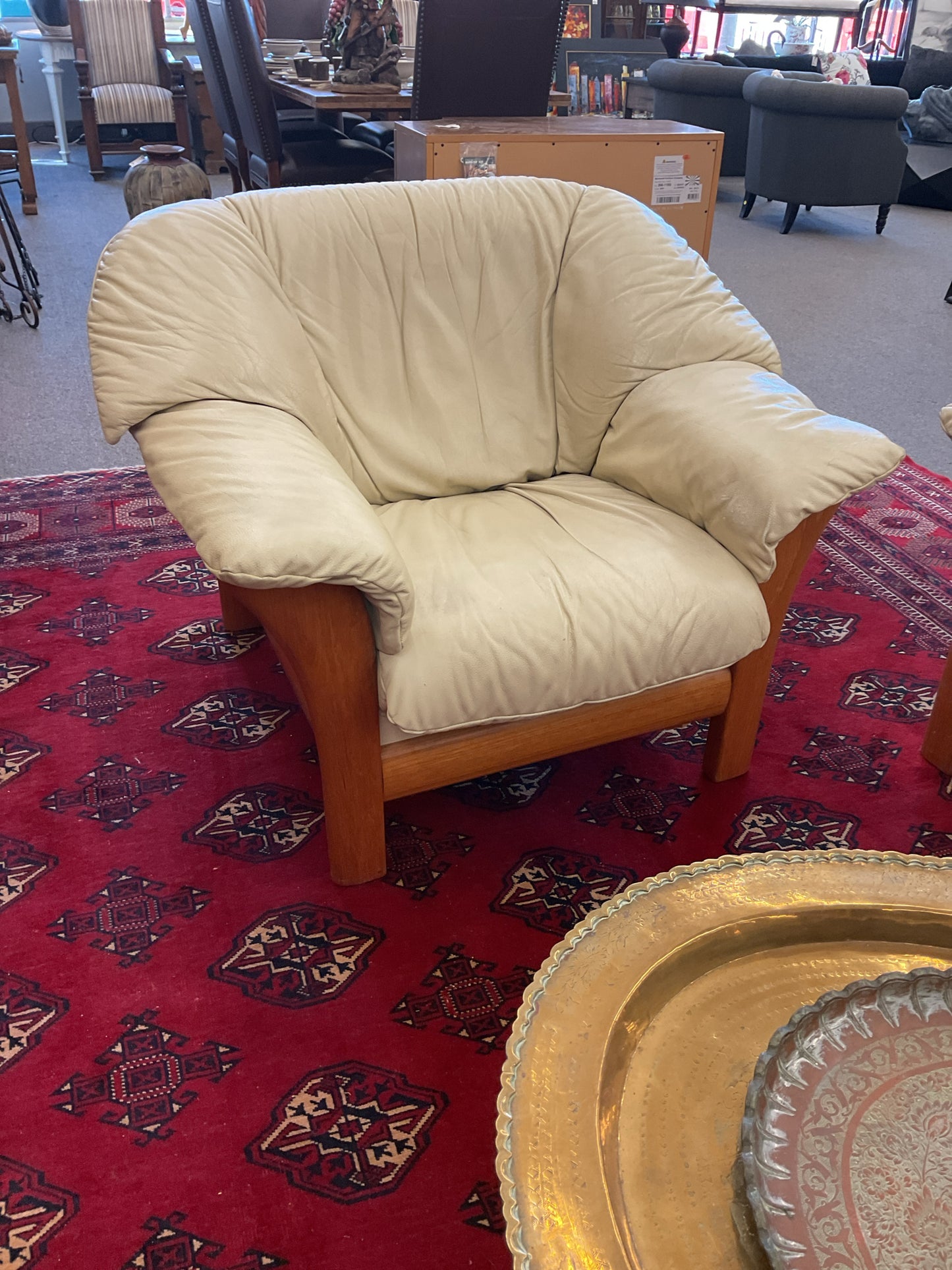 Ekorness Stressless Leather & Wood Chair 39"W,36"D, 39"W
