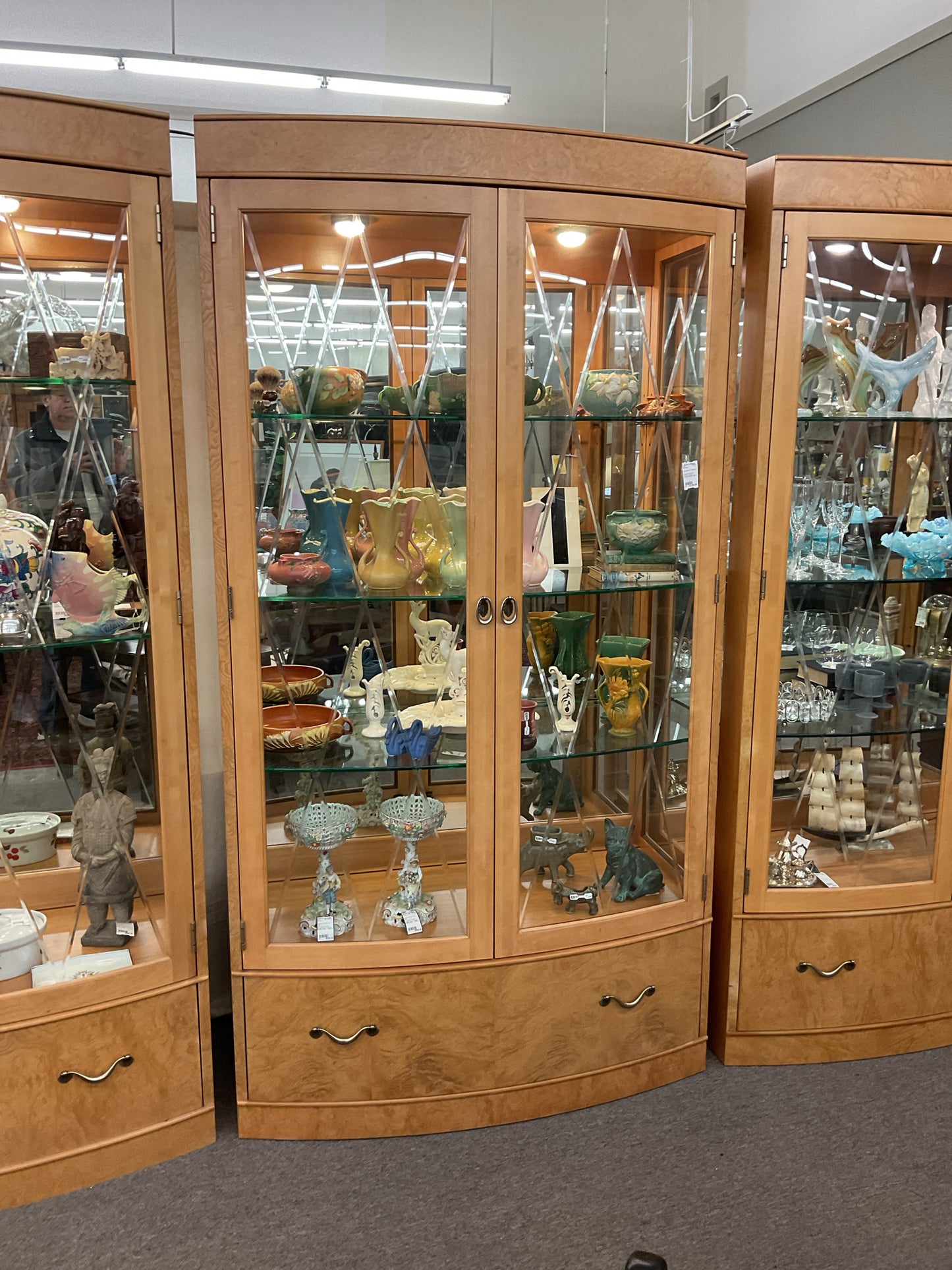 Thomasville Display Case w/Adjustable Shelving & Sensory Light Bogart Collection