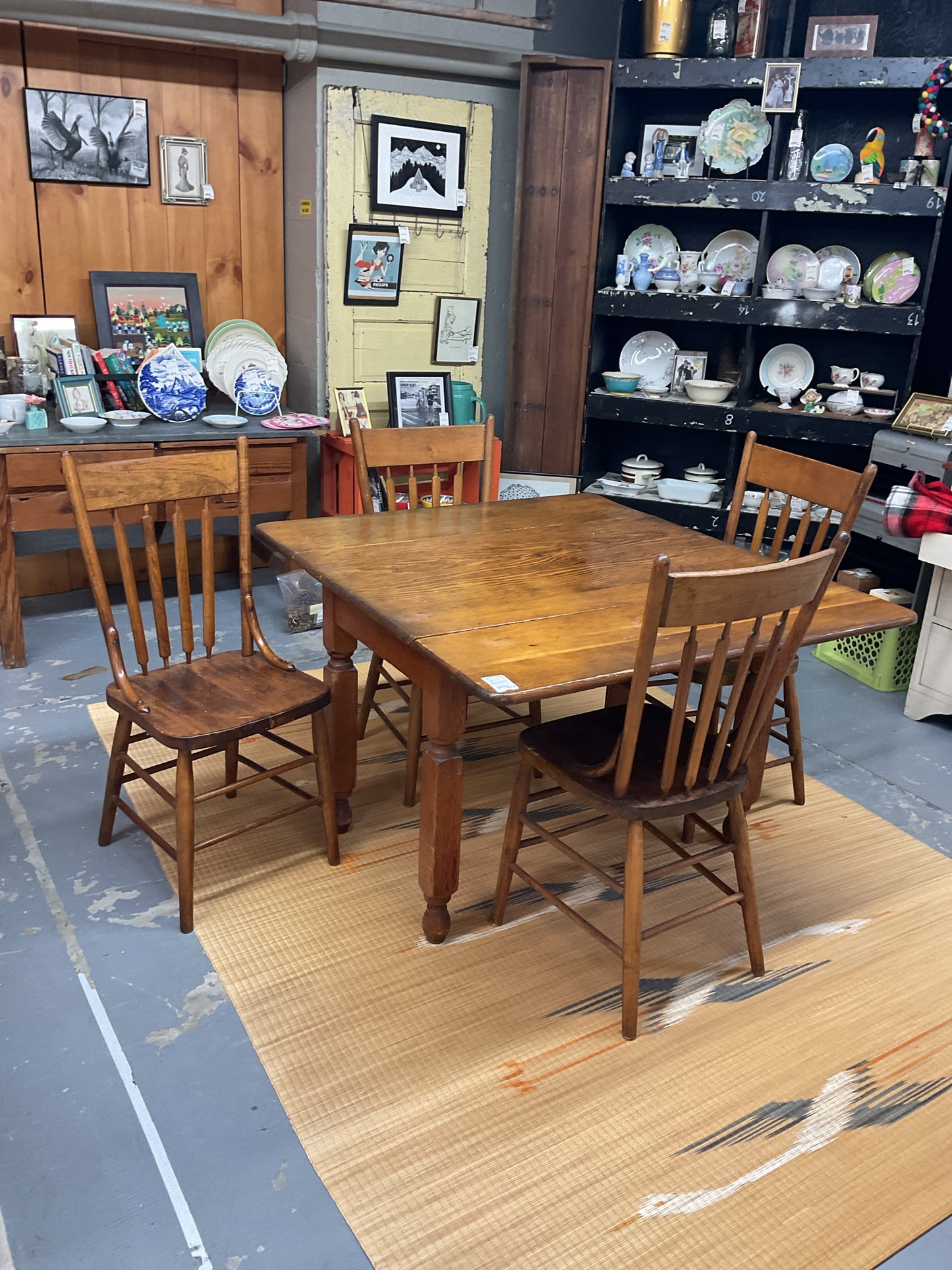 Early American Drop Leaf Pine Table and Chairs (4)