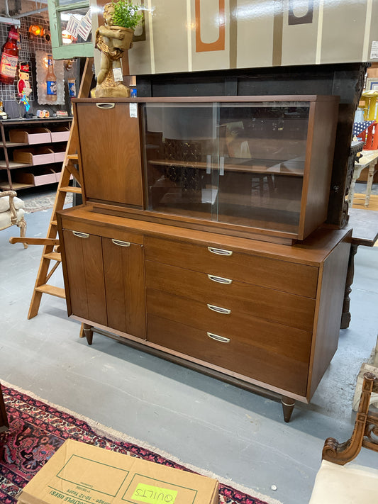 MCM Broyhill Hutch w/Bar