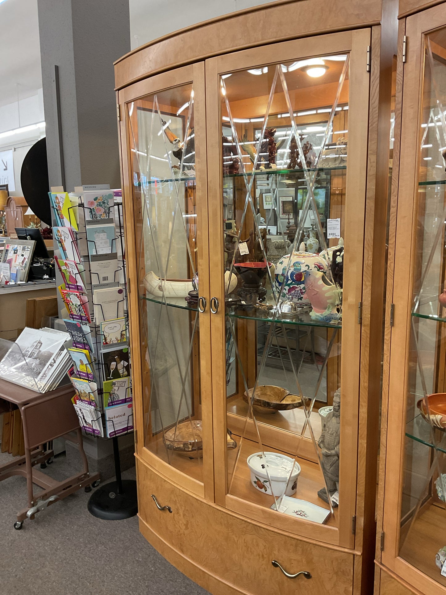 Thomasville Display Case w/Adjustable Shelving & Sensory Light Bogart Collection