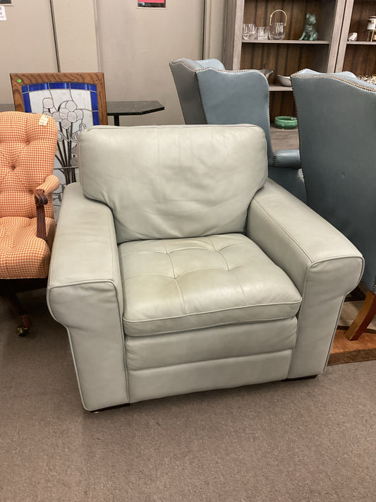 Haverty Light Grey Leather Chair 42x36x36