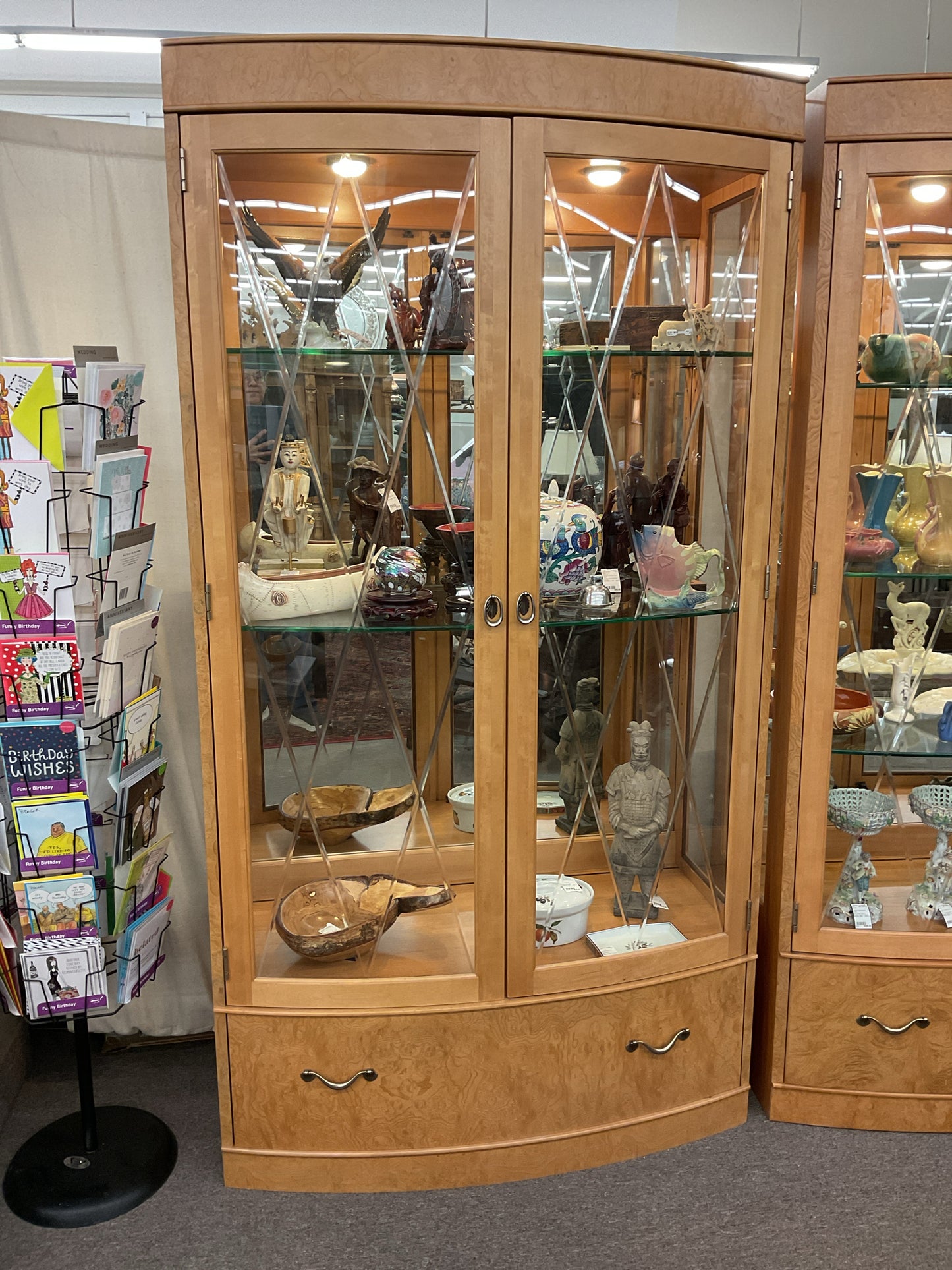 Thomasville Display Case w/Adjustable Shelving & Sensory Light Bogart Collection
