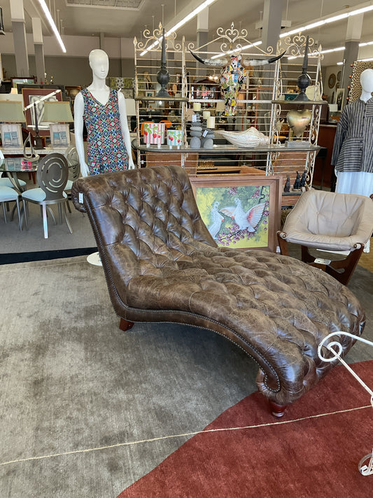 Tufted Leather Chaise Lounger