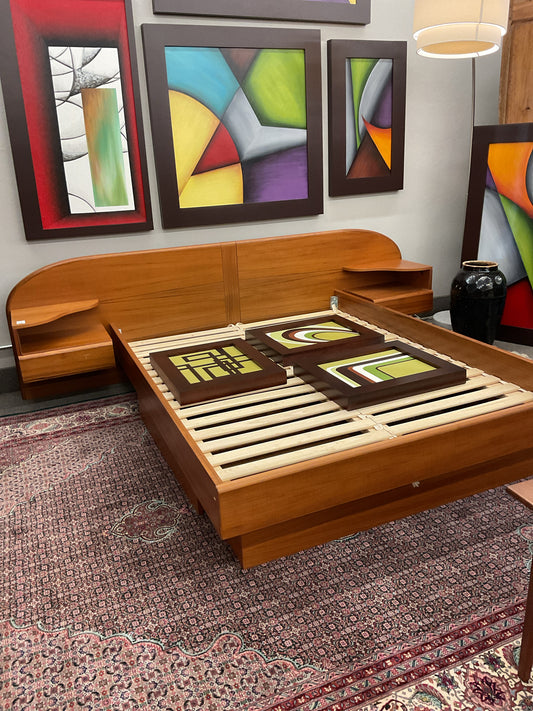 Queen Danish Bed w/Floating Nightstands
