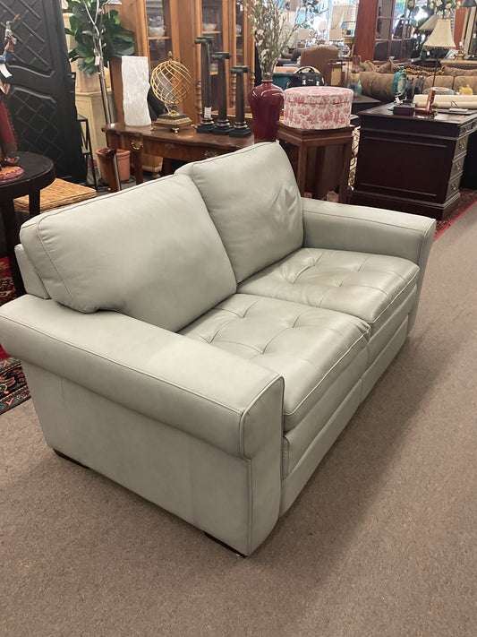 Haverty Light Grey Leather Loveseat 65x36x36