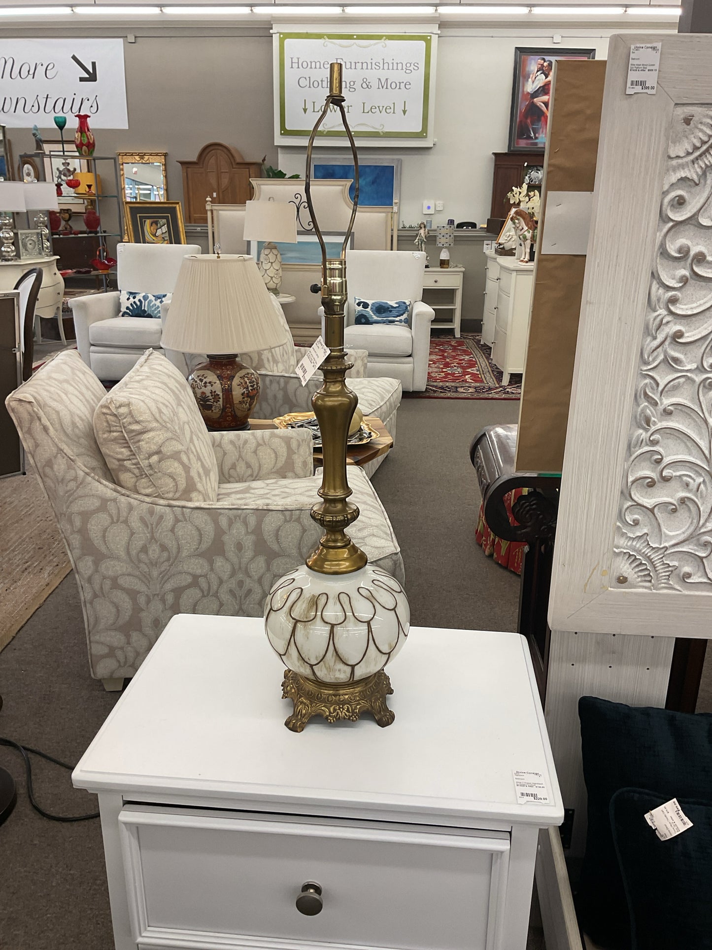 Mid Century White Glass w/Gold Design Table Lamp