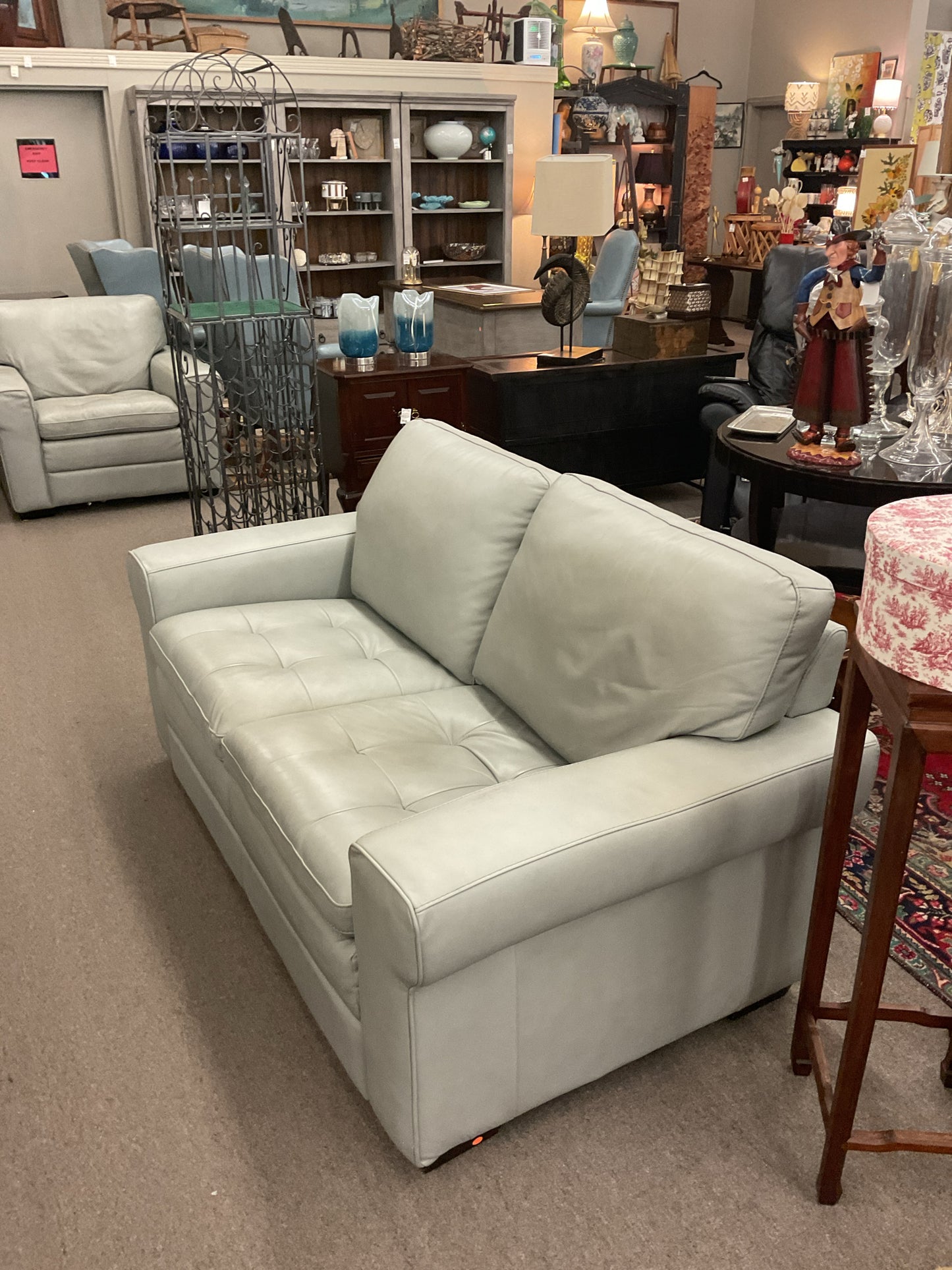 Haverty Light Grey Leather Loveseat 65x36x36
