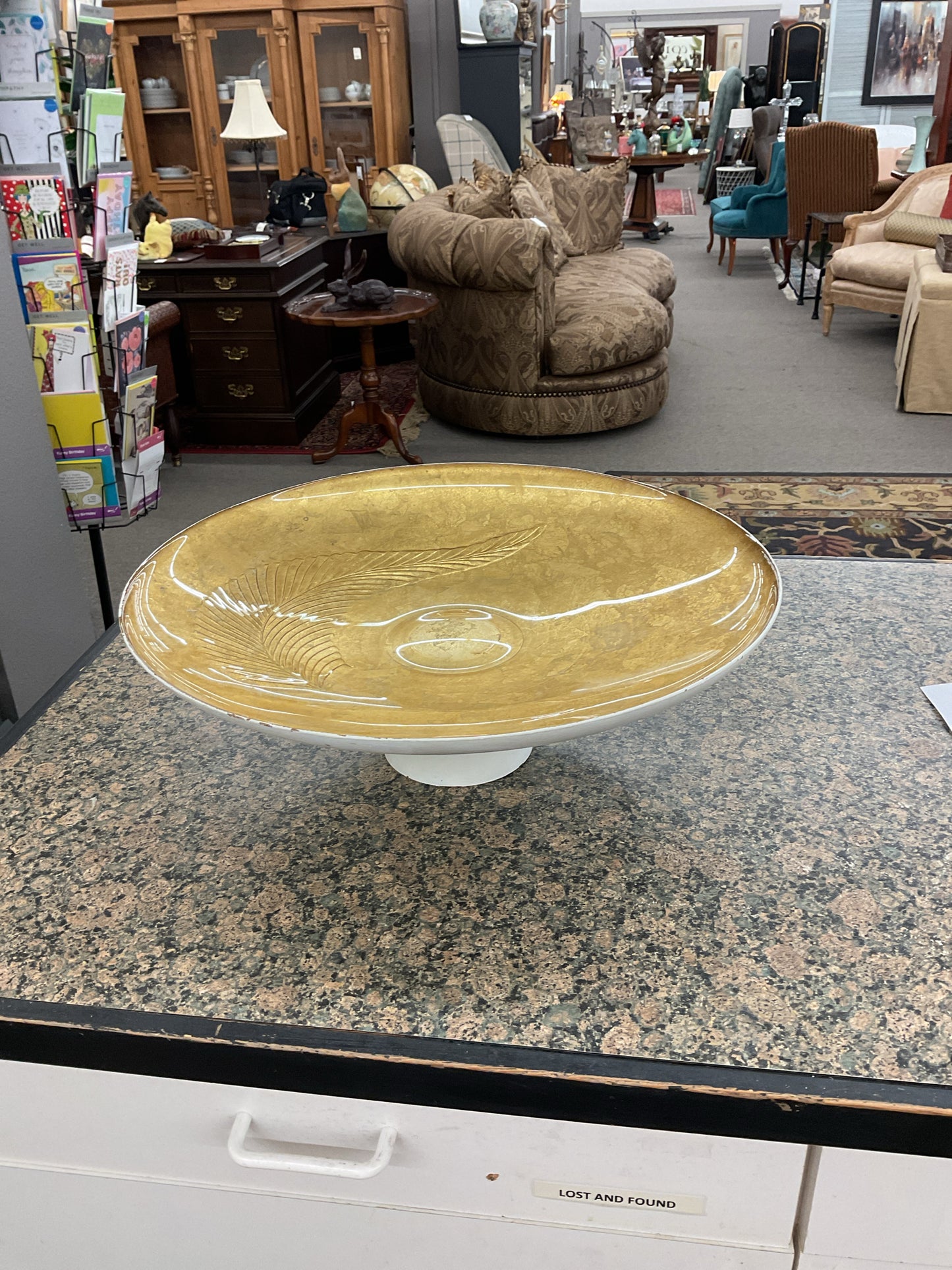 AM-Gold & White Round Bowl w/Leaf Design